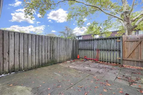Exterior - 387 Shell Ct E, Columbus, OH 43213 photo 5 of 6