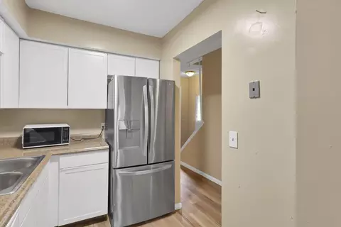 Entry Way - 387 Shell Ct E, Columbus, OH 43213 photo 2 of 3