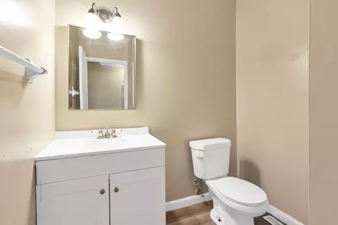 Bath - 387 Shell Ct E, Columbus, OH 43213 photo 2 of 4