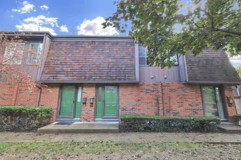 387 Shell Ct E, Columbus, OH 43213