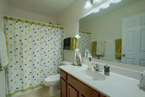 Bath - 347 Victor Dr, Circleville, OH 43113 photo 4 of 4