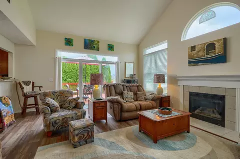 Living - 347 Victor Dr, Circleville, OH 43113 photo 4 of 4