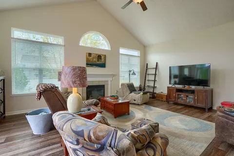 Living - 347 Victor Dr, Circleville, OH 43113 photo 3 of 4