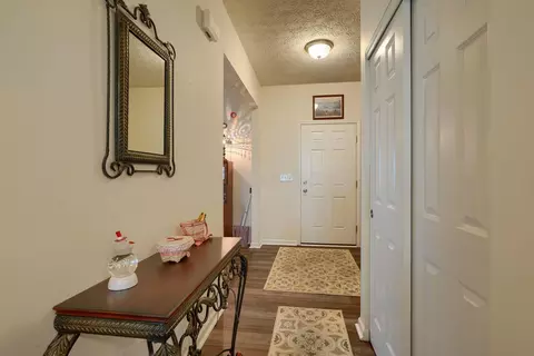 Entry Way - 347 Victor Dr, Circleville, OH 43113 photo 1 of 2