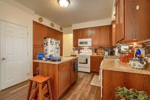 Kitchen - 347 Victor Dr, Circleville, OH 43113 photo 2 of 3