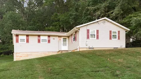 2360 E Audrey Dr, Newark, OH 43055