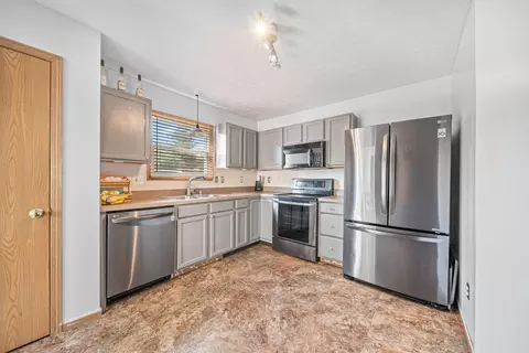 1331 Kellerman Ct, Columbus, OH 43228 photo 8