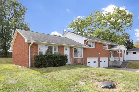 Exterior - 245 E South St, Lithopolis, OH 43136 photo 3 of 14