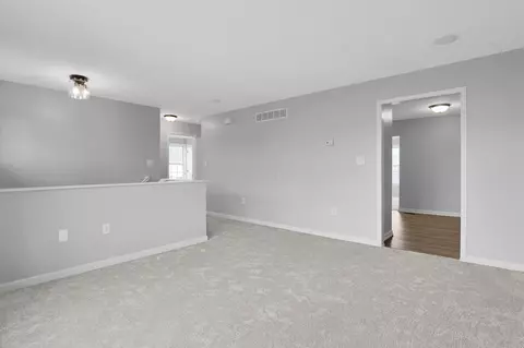 Living - 1068 Tobi Dr, Columbus, OH 43207 photo 2 of 5