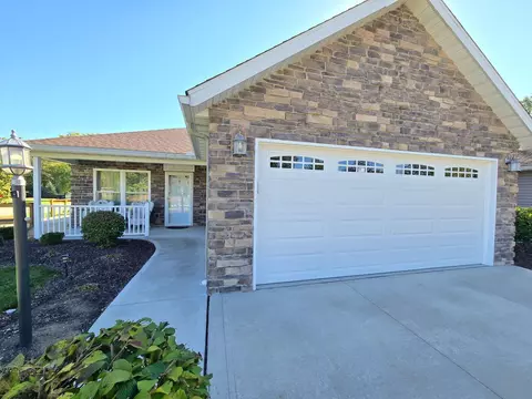 1909 Teakwood Dr, Ontario, OH 44906