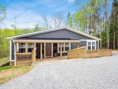 35619 Vickers Rd, Logan, OH 43138