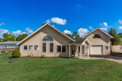 73 E North St, Lithopolis, OH 43136