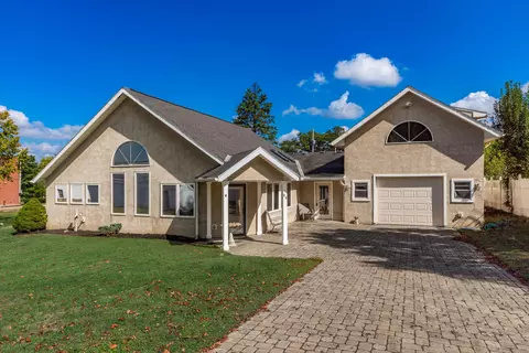 73 E North St, Lithopolis, OH 43136 photo 2
