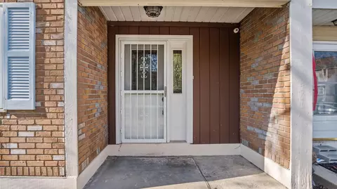 Exterior - 6342 Bannister Dr, Dublin, OH 43017 photo 3 of 11