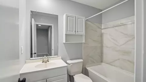 Bath - 6342 Bannister Dr, Dublin, OH 43017 photo 2 of 5