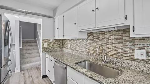 Kitchen - 6342 Bannister Dr, Dublin, OH 43017 photo 3 of 4
