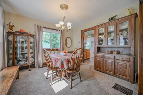 Dining - 415 Belleaire Ave, Springfield, OH 45503 photo 1 of 3