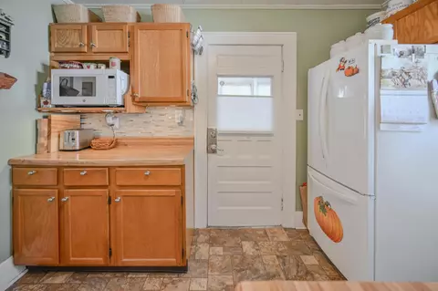Kitchen - 415 Belleaire Ave, Springfield, OH 45503 photo 1 of 9