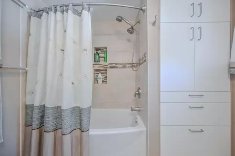 Bath - 415 Belleaire Ave, Springfield, OH 45503 photo 2 of 3
