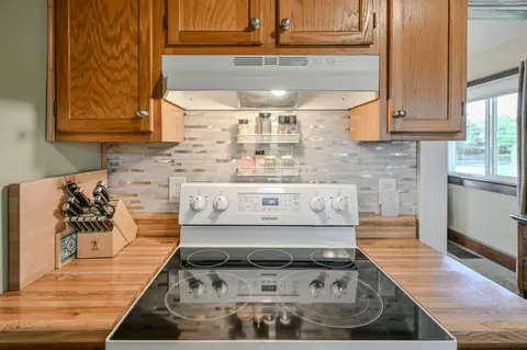 Kitchen - 415 Belleaire Ave, Springfield, OH 45503 photo 5 of 9