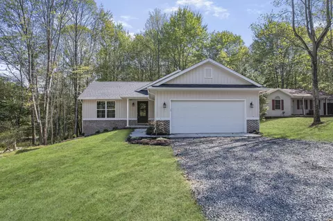 2422 Apple Valley Dr, Howard, OH 43028