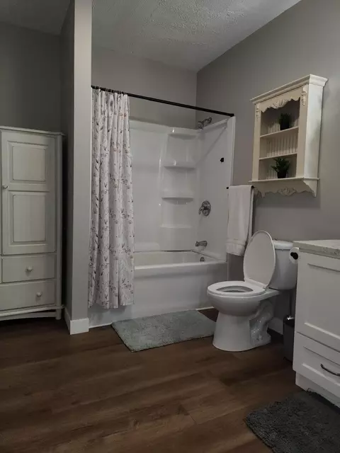 Bath - 28129 Kime Holderman Rd, Circleville, OH 43113 photo 2 of 4
