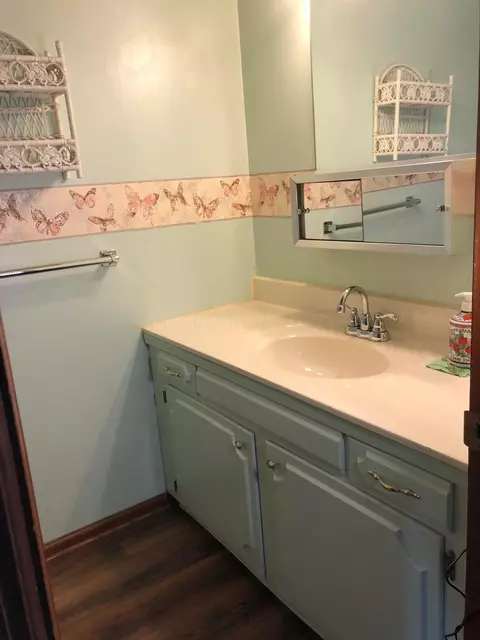 Bath - 1667 Marion Edison Rd, Marion, OH 43302 photo 1 of 1