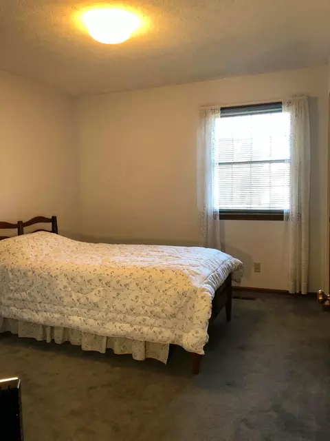 Bedroom - 1667 Marion Edison Rd, Marion, OH 43302 photo 2 of 3