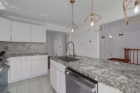 Kitchen - 5583 Durrett Rd, Orient, OH 43146 photo 4 of 5