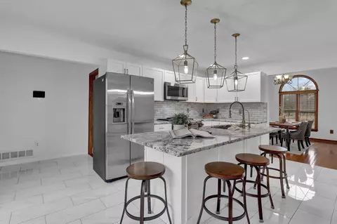 Kitchen - 5583 Durrett Rd, Orient, OH 43146 photo 1 of 5
