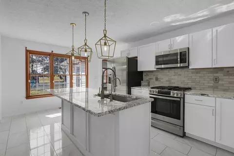 Kitchen - 5583 Durrett Rd, Orient, OH 43146 photo 3 of 5