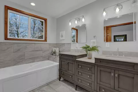 Bath - 5583 Durrett Rd, Orient, OH 43146 photo 5 of 5