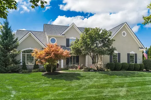 9041 Tartan Fields Dr, Dublin, OH 43017