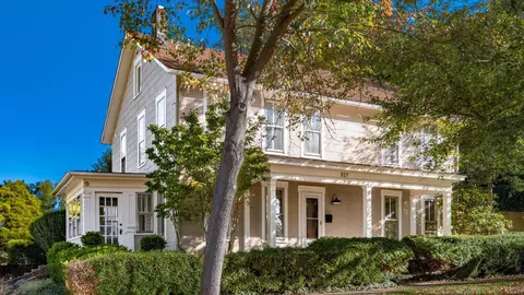 327 Elm St, Granville, OH 43023