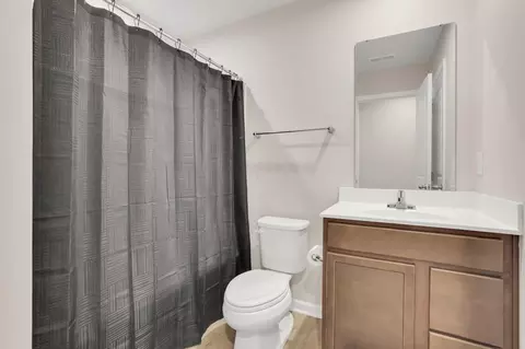 Bath - 224 Mackinac Dr, Springfield, OH 45505 photo 3 of 4