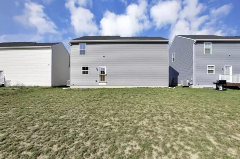 Exterior - 224 Mackinac Dr, Springfield, OH 45505 photo 6 of 7