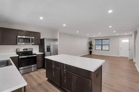 Kitchen - 224 Mackinac Dr, Springfield, OH 45505 photo 5 of 6