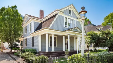 124 S Pearl St, Granville, OH 43023