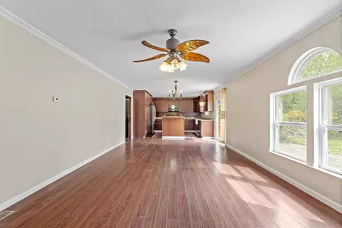 Living - 112 Spring Brook Ct, Pataskala, OH 43062 photo 8 of 11