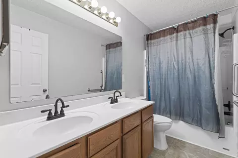 Bath - 112 Spring Brook Ct, Pataskala, OH 43062 photo 6 of 6