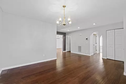 Living - 112 Spring Brook Ct, Pataskala, OH 43062 photo 2 of 11