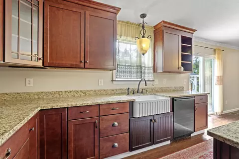 Kitchen - 112 Spring Brook Ct, Pataskala, OH 43062 photo 5 of 10