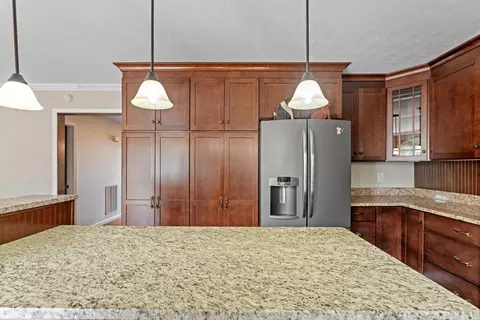 Kitchen - 112 Spring Brook Ct, Pataskala, OH 43062 photo 4 of 10