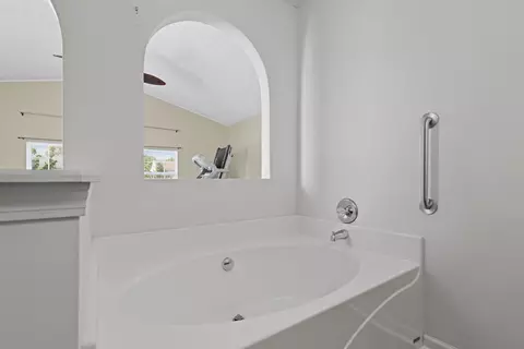 Bath - 112 Spring Brook Ct, Pataskala, OH 43062 photo 4 of 6