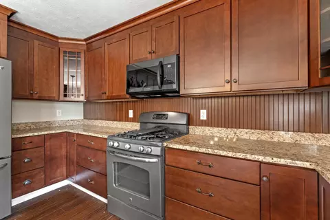 Kitchen - 112 Spring Brook Ct, Pataskala, OH 43062 photo 6 of 10