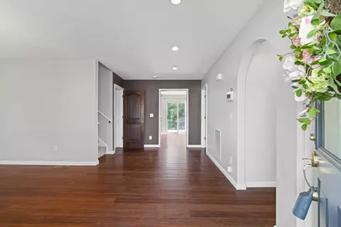 Entry Way - 112 Spring Brook Ct, Pataskala, OH 43062 photo 2 of 5