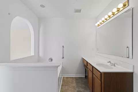 Bath - 112 Spring Brook Ct, Pataskala, OH 43062 photo 2 of 6