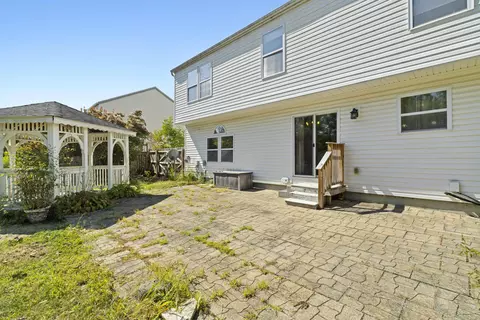 Exterior - 112 Spring Brook Ct, Pataskala, OH 43062 photo 4 of 8