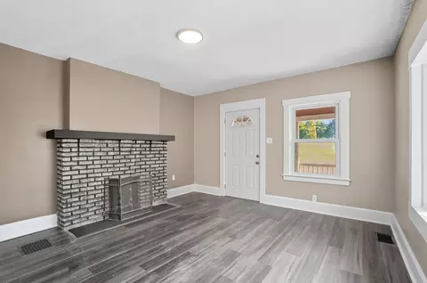 Living - 1235 Terrace Dr, Springfield, OH 45503 photo 2 of 5