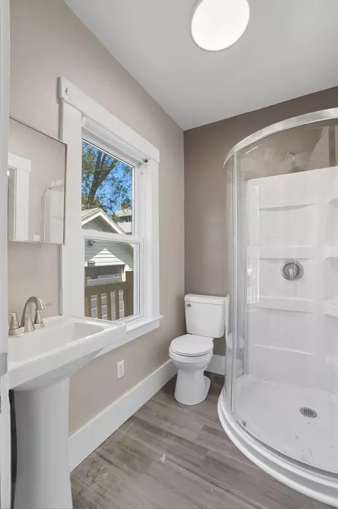 Bath - 1235 Terrace Dr, Springfield, OH 45503 photo 4 of 4